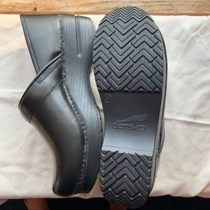 New Dansko professional clogs 38 Wide; make an offer!